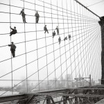 Pintores encaramados en el puente de  Brooklyn, 1914