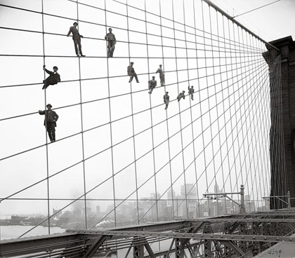 Pintores encaramados en el puente de  Brooklyn, 1914