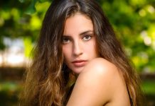 Iluminación de retrato en exteriores con flash y paraguas